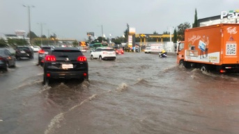 Una acumulación de agua reportada en el kilómetro 8 de la Ruta Viva. (Cortesía de AMT)