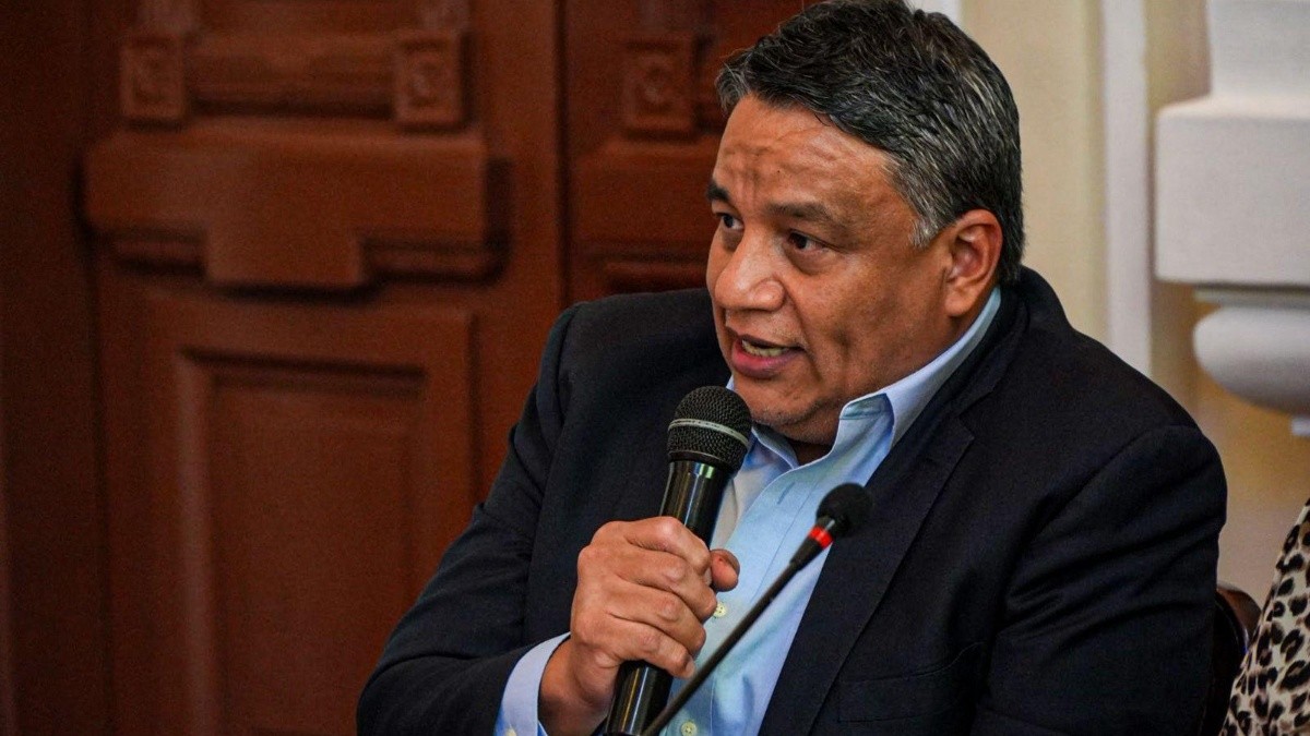 Foto de José Arévalo Santana, nuevo gobernador del Guayas, en su posesión realizada el jueves 20 de noviembre de 2025. (@WalterAlvaradoG (X))