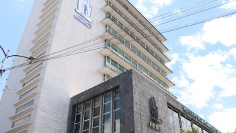 Edificio del Instituto Ecuatoriano de Seguridad Social (IESS) en Quito. (API)