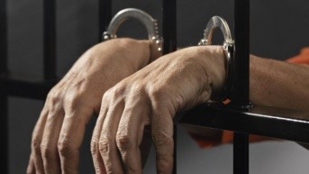 En EE. UU., la conspiración para cometer asesinato en el extranjero puede ser castigada con cadena perpetua. (Freepick)