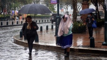 Fotografía de archivo de lluvia en Cuenca. (API)