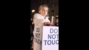 París enciende su Navidad con una orquesta de 100 artistas. (RRSS)