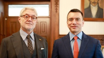 La reunión de trabajo con Giovanni Melillo, Procurador Nacional Antimafia y Antiterrorismo de Italia. (Tomado de @Presidencia_Ec)