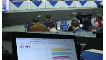 Las autoridades del CNE anuncian los resultados. (Cortesía del CNE)