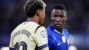 Moisés Caicedo fue una de las figuras del partido en la goleada del Chelsea al FC Barcelona en la Champions League. (Redes sociales)