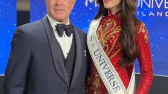 Raúl Rocha y Fátima Bosch en la final de Miss Universo. (RRS)