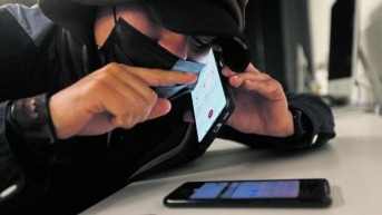 Imagen referencial de un extorsionador. (Foto: Internet)