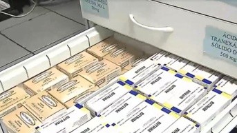 Cajón con medicinas en una farmacia del IESS. (Foto: Televistazo)