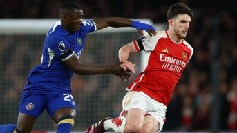 Moisés Caicedo y Declan Rice, rivales. (ARCHIVO)