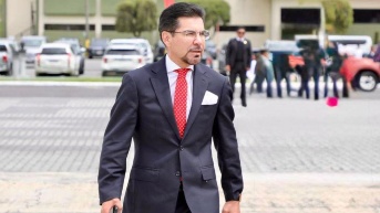 El fiscal general encargado Leonardo Alarcón antes de un evento militar en Quito. (Fiscalía)