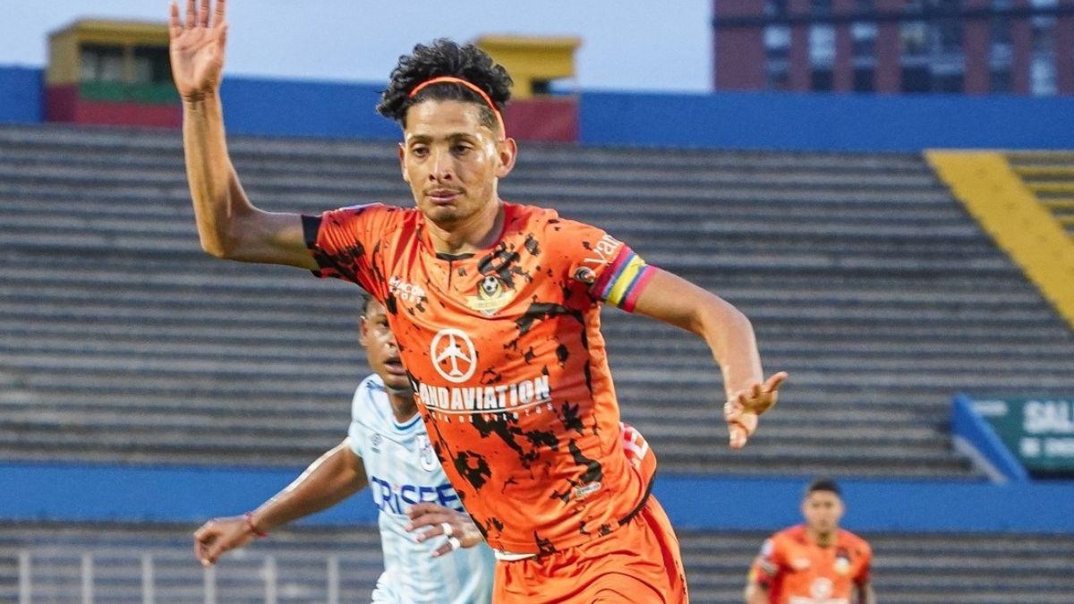 Frangoy Zambrano, mediocampista de Libertad. (ARCHIVO)