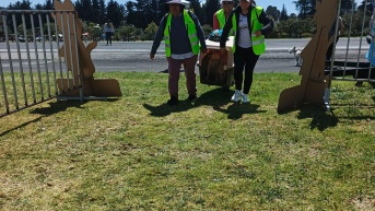 Las persona haciendo trabajo voluntario en Quito. (Cortesía de AMC)