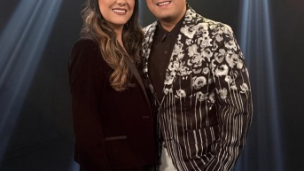 Hijos de Paulina Tamayo en el set de Ecuavisa Quito. (Liz Rivera/Ecuavisa)