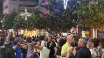 Imagen del baile en la calle Panamá. (Televistazo)