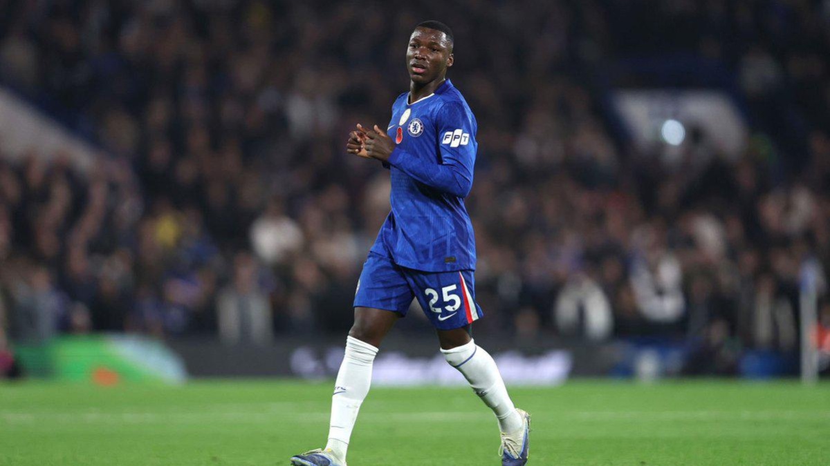 Moisés Caicedo salió expulsado en el duelo entre el Chelsea y el Arsenal. (Redes sociales)