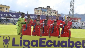 Jugadores de El Nacional previo al partido contra Macará por la fecha siete del segundo hexagonal de la LigaPro (API)