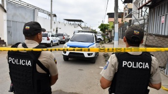 Cinco personas fueron asesinadas e incineradas en la vía El Carmen, en Manabí (Archivo API)