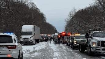 Autoridades en el choque automovilístico en la carretera I-70, condado de Virgo. (Redes sociales)