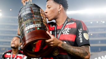 Gonzalo Plata se consagró campeón de la Copa Libertadores con Flamengo y busca ganar la Liga de Brasil. (Redes sociales)