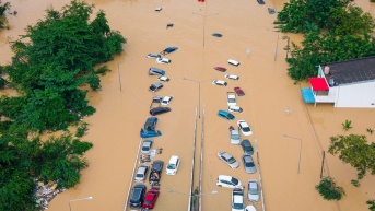 Inundaciones en Asia dejan más de 1 000 fallecidos en Indonesia, Sri Lanka y Tailandia. (RRSS)