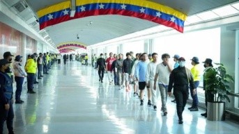 La autoridad aeronáutica venezolana confirma petición de EE. UU. para reactivar vuelos de repatriación. (EFE)