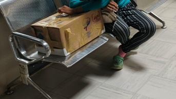 Un bebé murió en el hospital de Macas, su cuerpo fue entregado en una caja de cartón. (Cortesía)