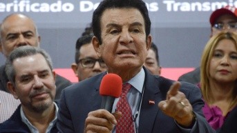 El candidato a la Presidencia de Honduras Salvador Nasralla captado el martes 2 de diciembre durante la presentación de la copia de la actas de votación. (EFE)