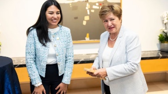 Kristalina Georgieva, directora del Fondo Monetario Internacional (FMI), y Sariha Moya, la ministra de Economía y Finanzas de Ecuador. (Redes Sociales)