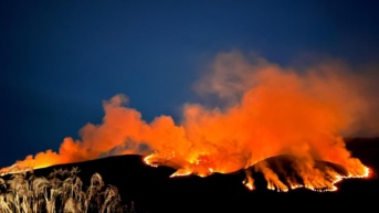 El incendio forestal en el Parque Nacional Cayambe - Coca. (Cortesía del ECU 911)