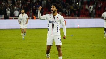 El delantero de Liga de Quito, Jeison Medina, en el partido ante Emelec por la semifinal de la Copa Ecuador (API)