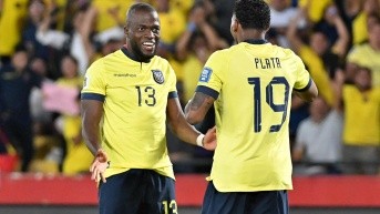 Enner Valencia y Gonzalo Plata en una imagen de archivo con la selección de Ecuador. (AFP)