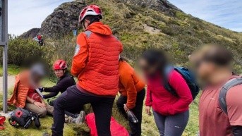 Momento del rescate de un turista australiano tras sufrir una caída en el Rucu Pichincha. (Cuerpo de Bomberos de Quito)