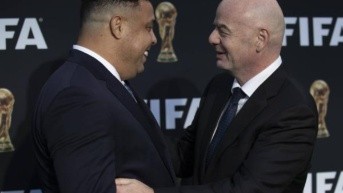 Ronaldo e Infantino. (ARCHIVO)