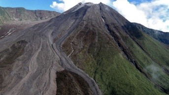 Foto del volcán Reventador. (Internet)