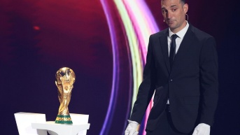 El Mundial 2026 Estados Unidos, México y Canadá va a implementar las pausas de hidratación en todos sus partidos. (EFE)