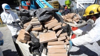 Imagen de bloques de cocaína a punto de ser destruidos. (API)