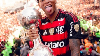 Gonzalo Plata ayudó a una humilde comunidad de Brasil con regalos y donaciones. (Redes sociales)