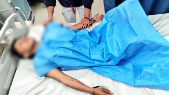 Presunto delincuente, recibiendo atención médica, tras neutralización de la Policía. (Policía Nacional)