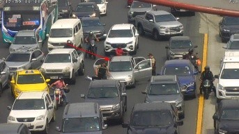 Los sujetos circulaban en un auto y fueron detenidos por el sector de Entre Ríos. (Cortesía)