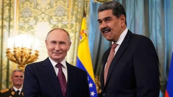 El presidente de Rusia, Vladimir Putin, junto al presidente de Venezuela, Nicolás Maduro, en el Kremlin, Moscú, el 7 de mayo de 2025. (Getty Images)