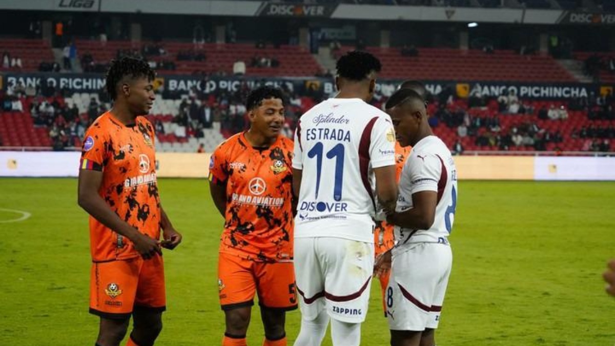 Jugadores de Libertad y LDUQ. (Archivo)