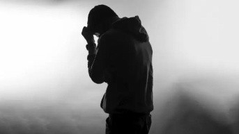 Imagen referencial para graficar a un adolescente sentenciado. (Fiscalía)