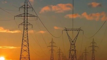 La imagen muestra torres de alta tensión, también conocidas como líneas de transmisión de energía eléctrica. (Foto: Internet)