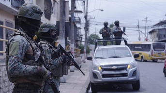 Un joven de 19 años murió durante operativo militar en Santa Elena, según la Policía. (API)