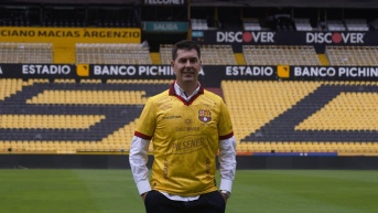 Ismael Rescalvo demandó a Emelec por valores pendientes. (API)