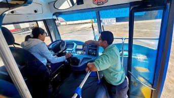 Una de las alumnas que obtuvieron su licencia profesional, en Quito. (Cortesía de Quito Informa)