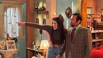 Elba González y David Reinoso durante el rodaje de una de las escenas. (Ecuavisa/Kenneth Triviño)