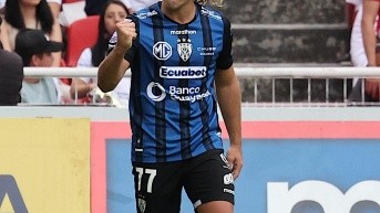 Claudio Spinelli vivió un tenso momento durante el Independiente del Valle vs. Liga de Quito. (API)