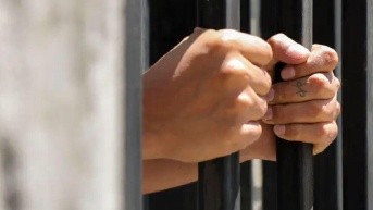 Imagen referencial para graficar a una persona en la cárcel. (Fiscalía)