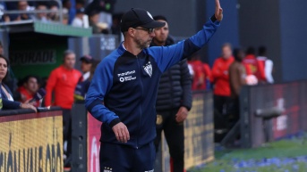 El entrenador de Independiente del Valle, Javier Rabanal, en el partido ante Liga de Quito (API)
